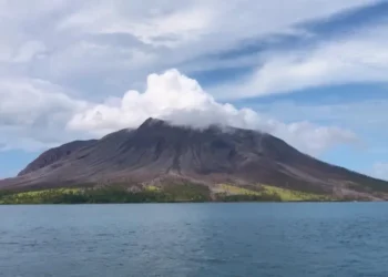 vulcão em erupção, erupção de vulcão